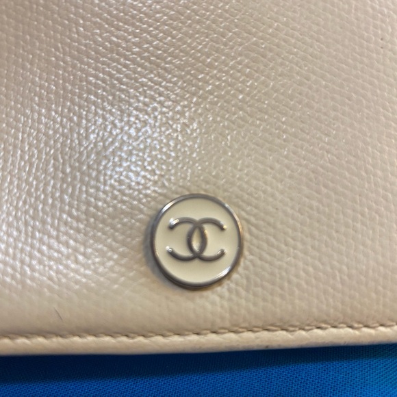 Chanel Folding Wallet in White - Picture 11 of 16